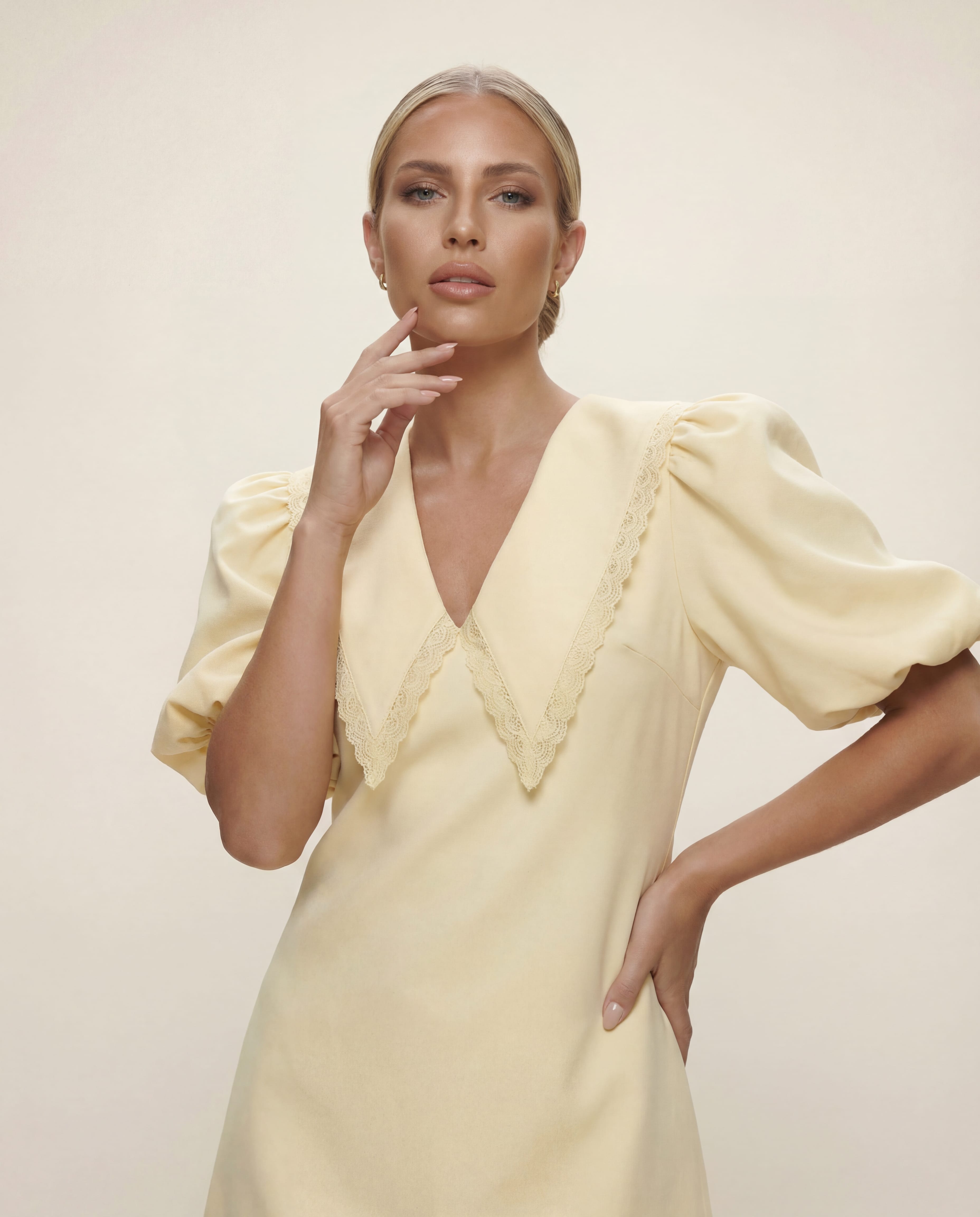 Cloud Wear ALICE - Sukienka Mini z Kołnierzem i Bufiastymi Rękawami