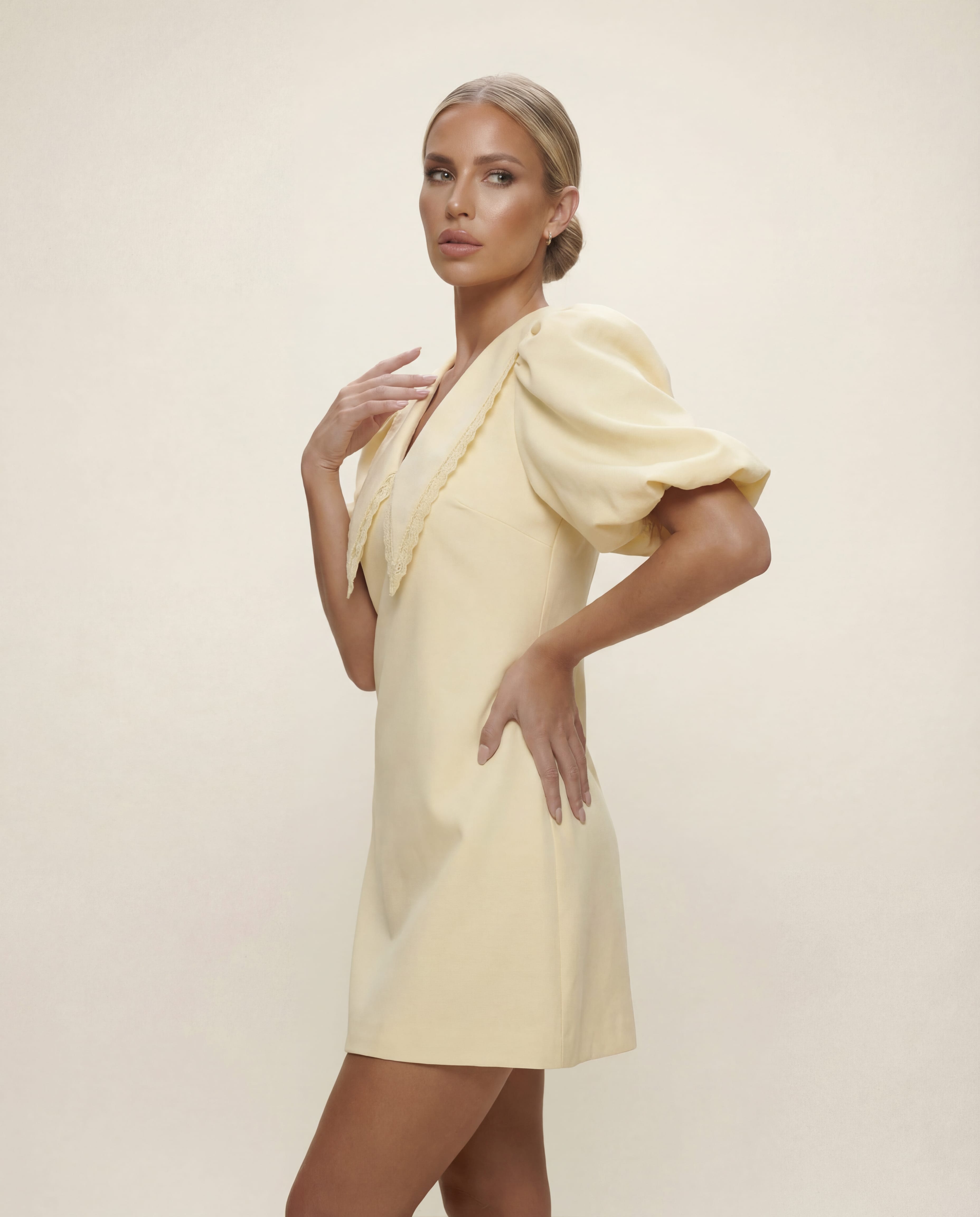 Cloud Wear ALICE - Sukienka Mini z Kołnierzem i Bufiastymi Rękawami