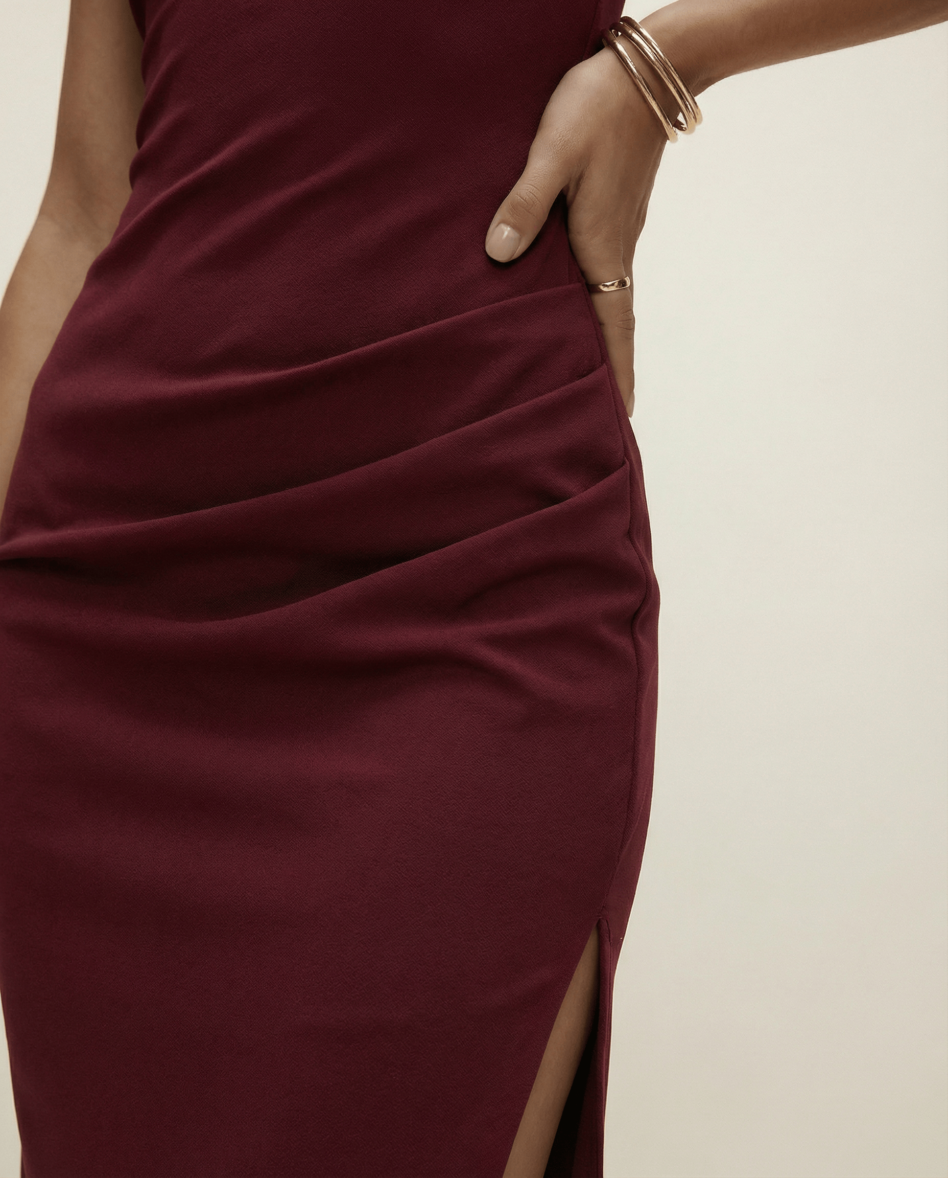 Cloud Wear CELINE - Asymetryczna Sukienka Midi z Rozcięciem na Udo Bordowy