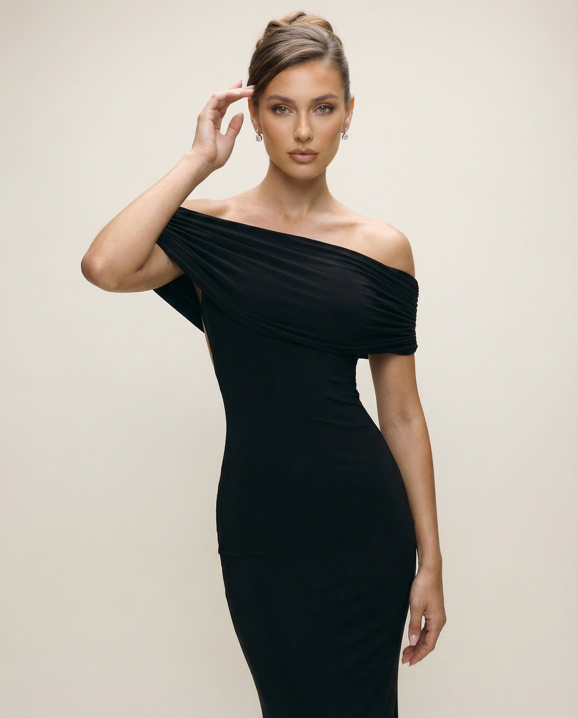 Cloud Wear LIVIA - Długa Elegancka Sukienka Hiszpanka z Odkrytymi Plecami Czarny