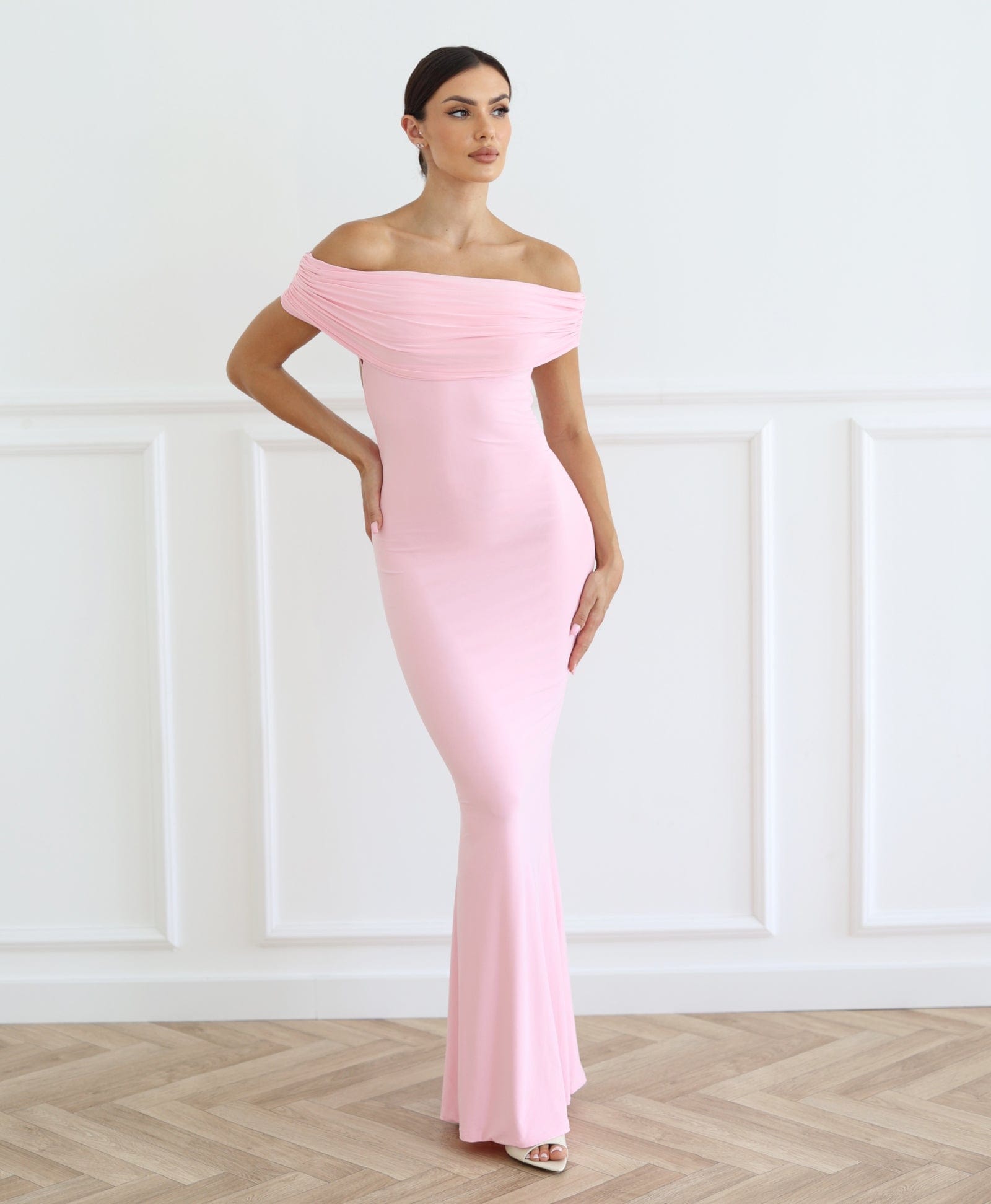 Cloud Wear LIVIA - Długa Elegancka Sukienka Hiszpanka z Odkrytymi Plecami Różowy
