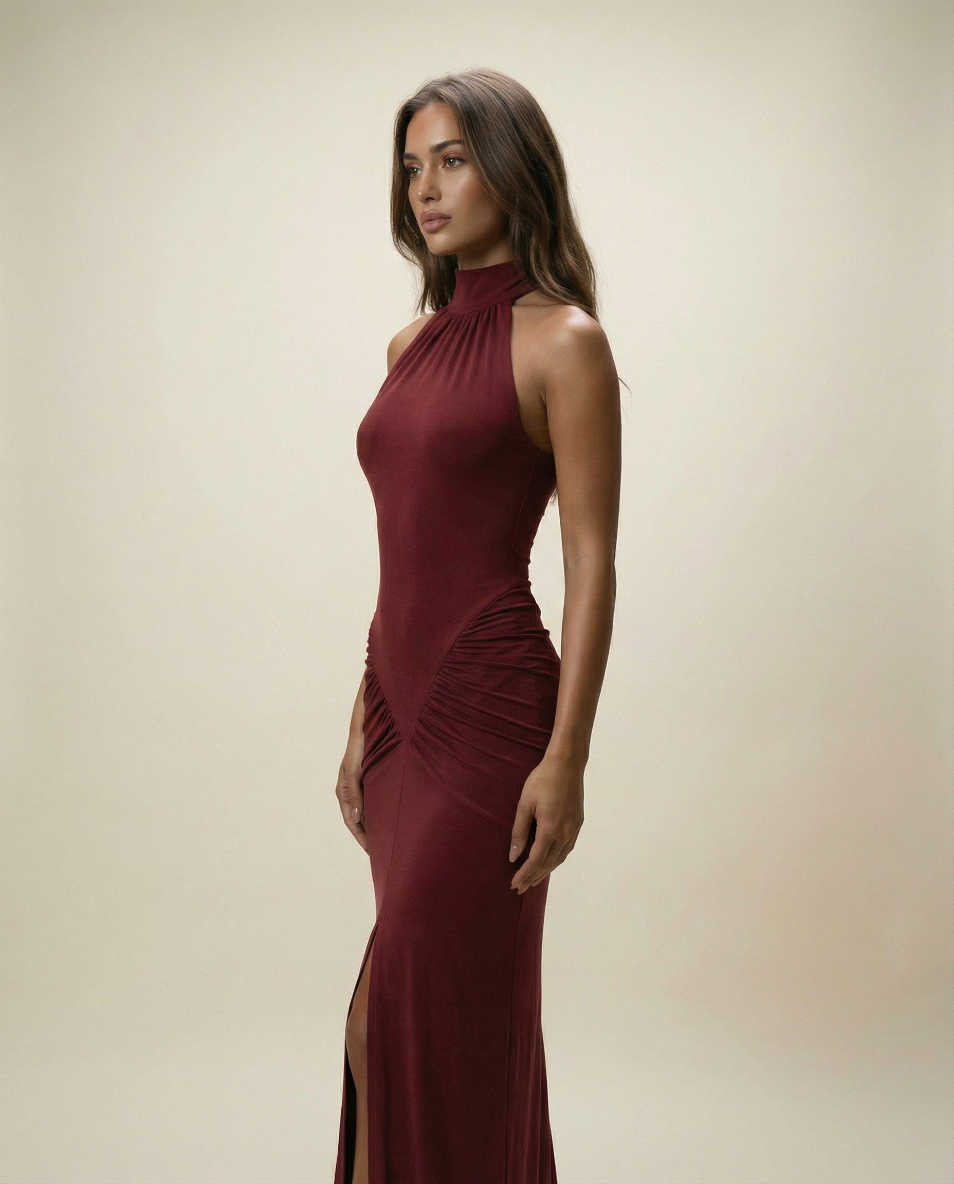 Cloud Wear SERENA – Sukienka Maxi z Marszczeniem i Zabudowaną Górą Bordowy