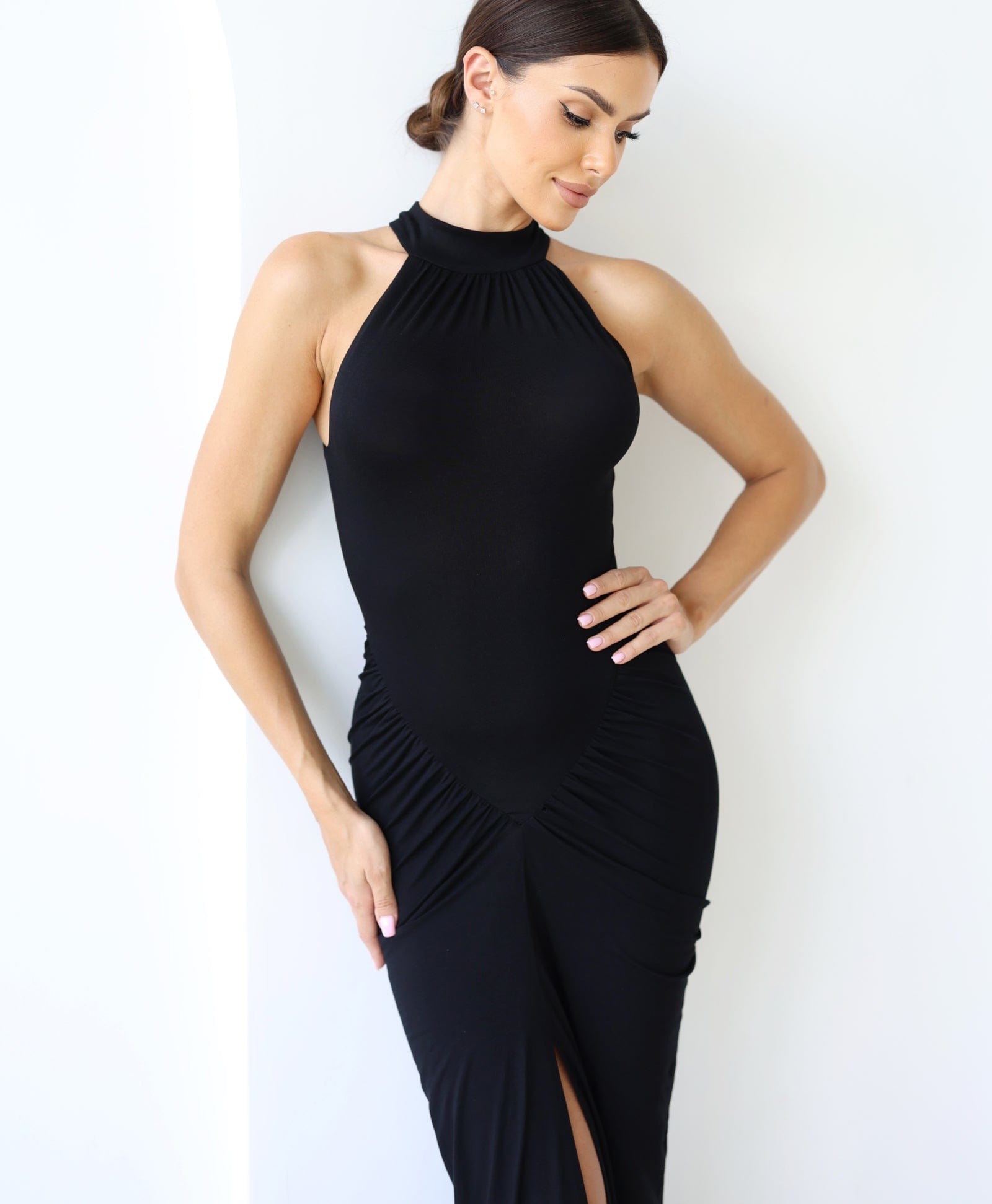 Cloud Wear SERENA – Sukienka Maxi z Marszczeniem i Zabudowaną Górą Czarny