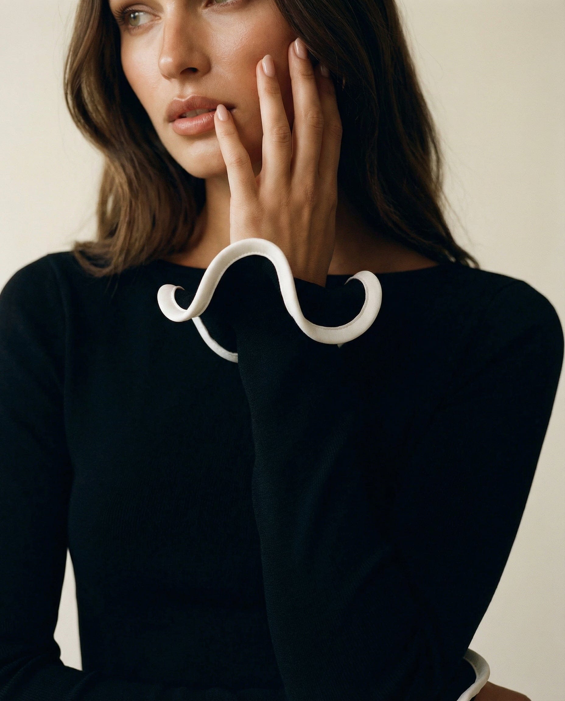 Cloud Wear GIA Mini Sukienka z Falbanowym Wykończeniem