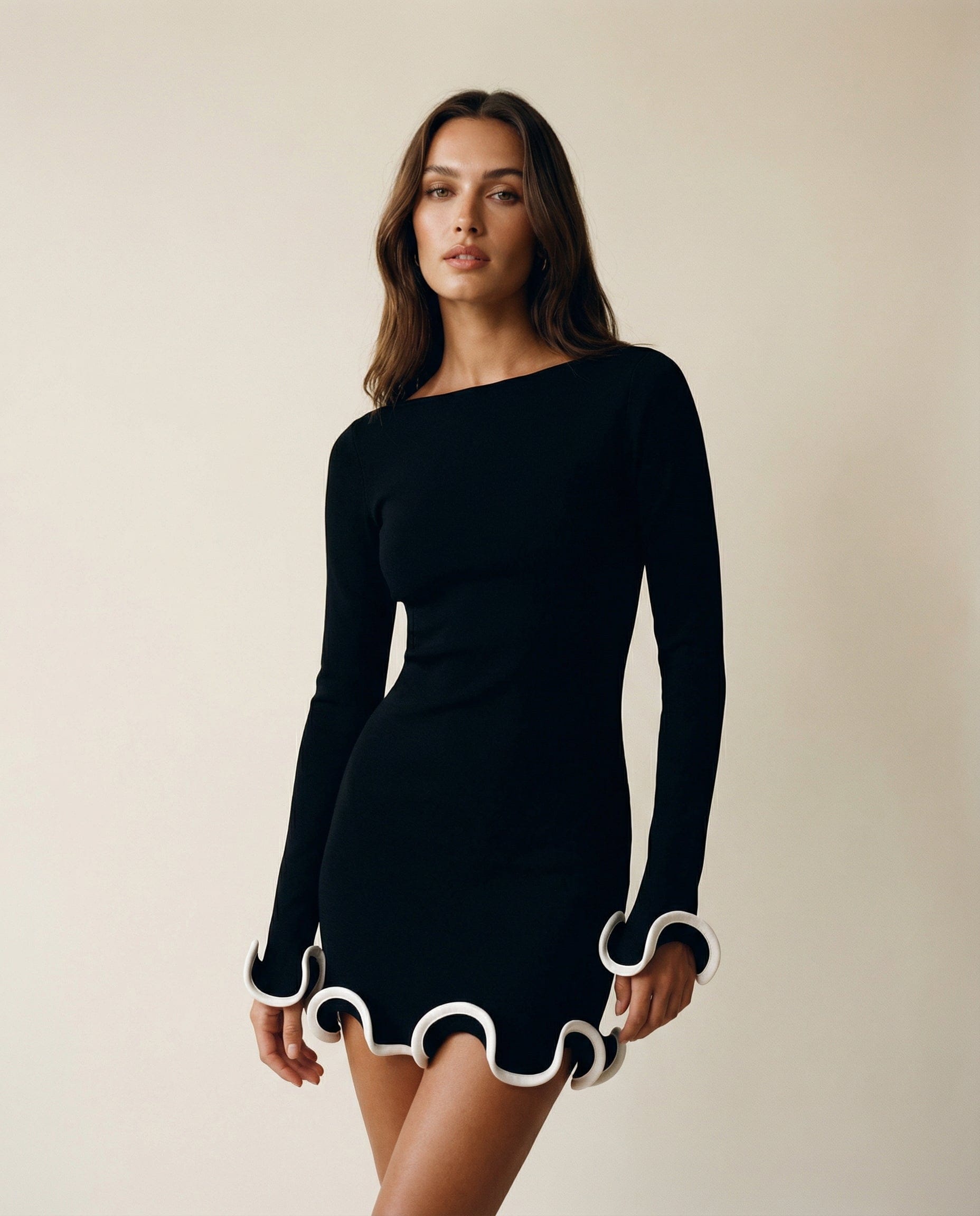 Cloud Wear GIA Mini Sukienka z Falbanowym Wykończeniem