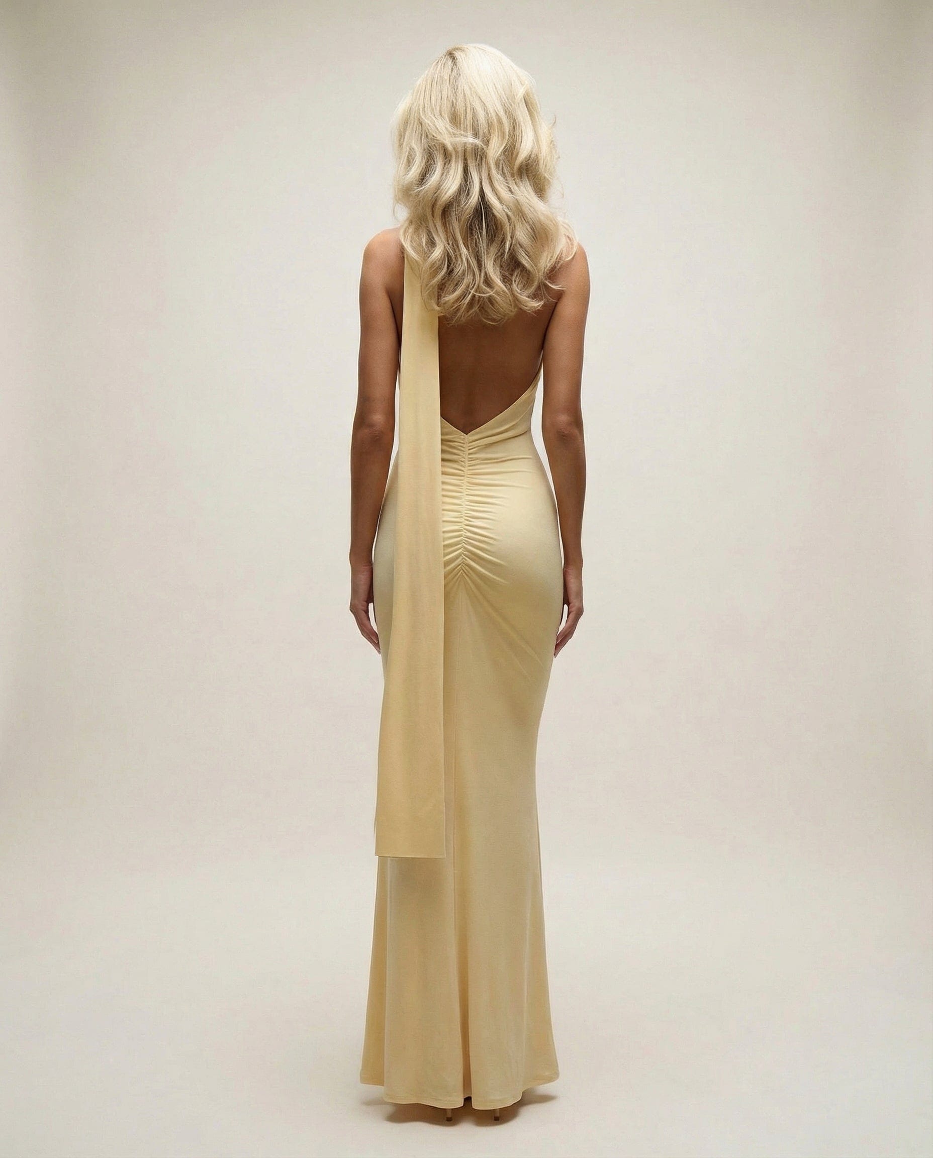 Cloud Wear LAURA - Długa Sukienka z Odkrytymi Plecami i Eleganckim Szalem Żółty