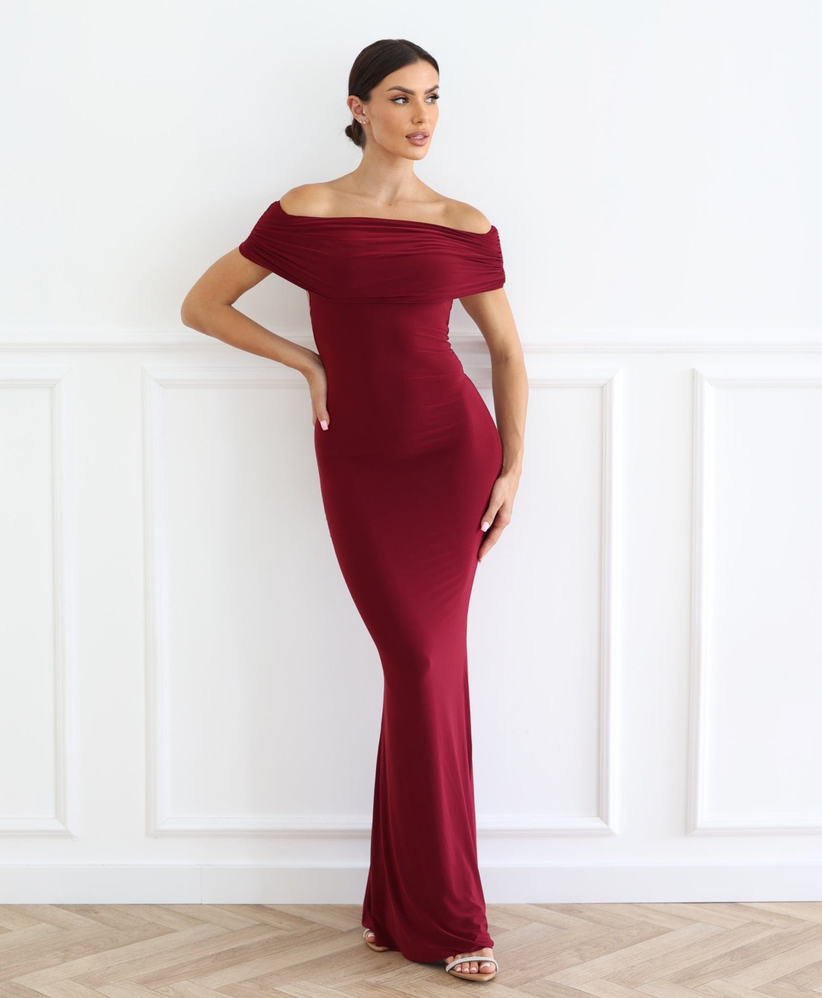 Cloud Wear LIVIA - Długa Elegancka Sukienka Hiszpanka z Odkrytymi Plecami Bordowy