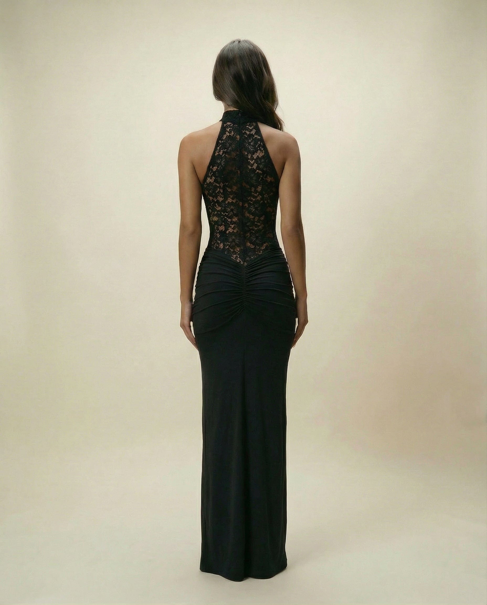 Cloud Wear SERENA – Sukienka Maxi z Marszczeniem i Zabudowaną Górą z Koronki